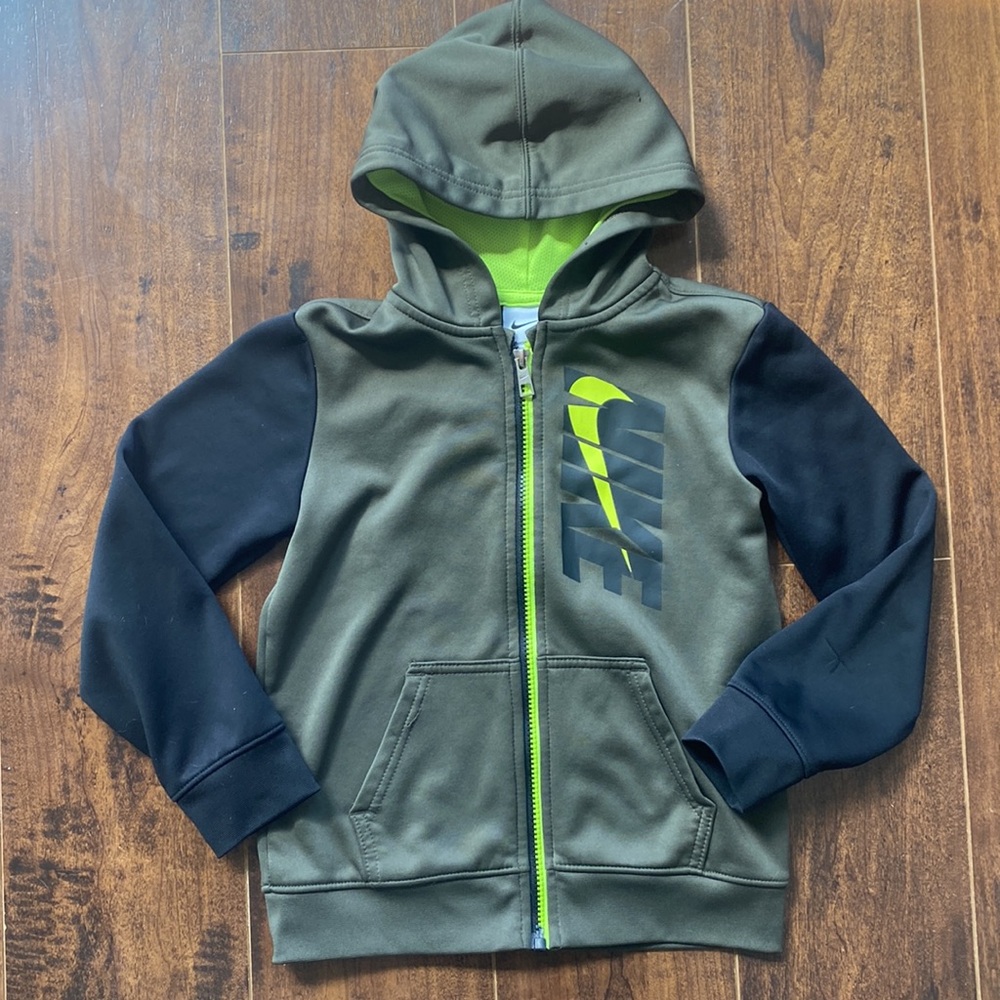 Nike size 7 athletic suit - play - Picture 2 of 9